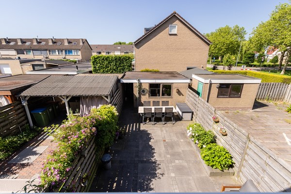 Foto - Te koop: Nette tussenwoning in het gezellige Klundert!